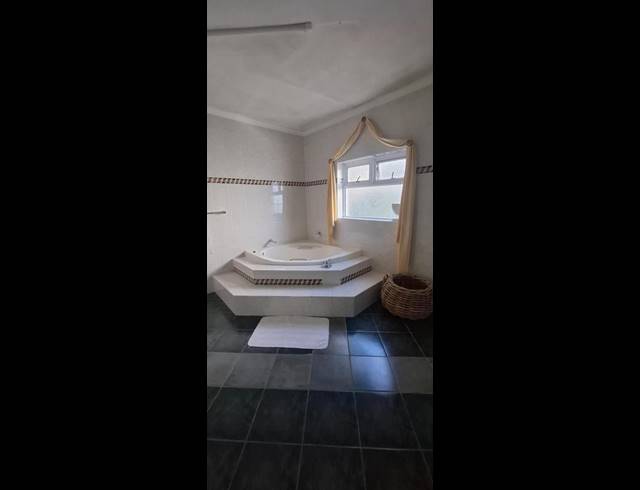 BUSINESS PROPERTY TO RENT IN PLATTEKLOOF